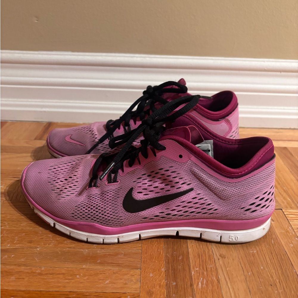 Nike Women's Pink and Black Athletic Shoes